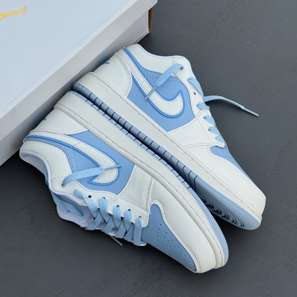 نایک ایر جردن وان ایس بلو Nike Air Jordan One