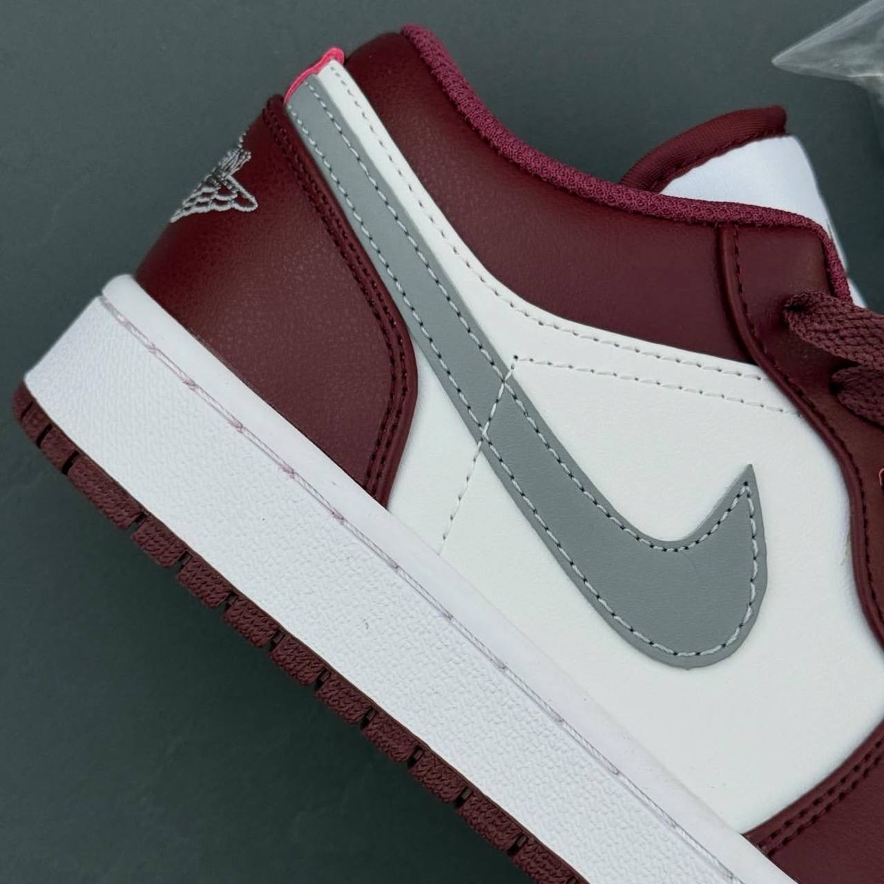 نایک ایر جردن وان زرشکی Nike Air Jordan 1 