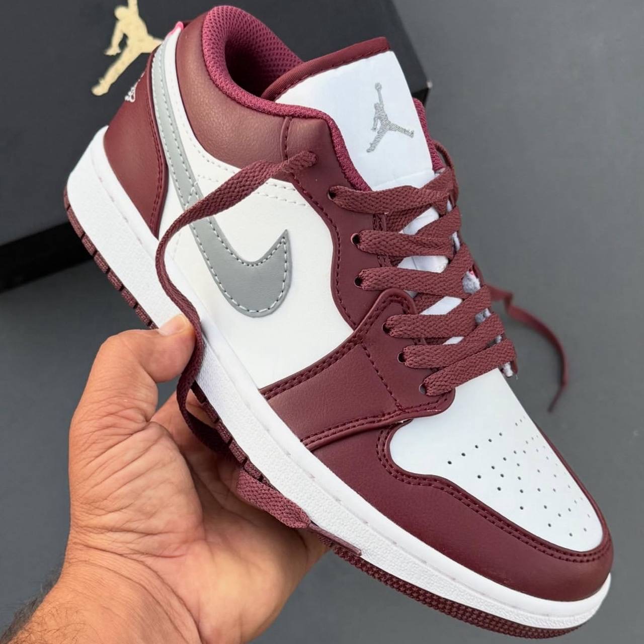 نایک ایر جردن وان زرشکی Nike Air Jordan 1 